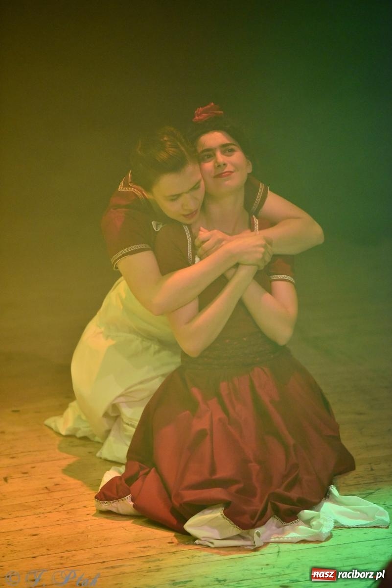 Zdjęcie w galerii na portalu naszraciborz.pl: Frida la Vida! - spektakl inspirowany życiem Fridy Kahlo na deskach RCK wiadomości z regionu