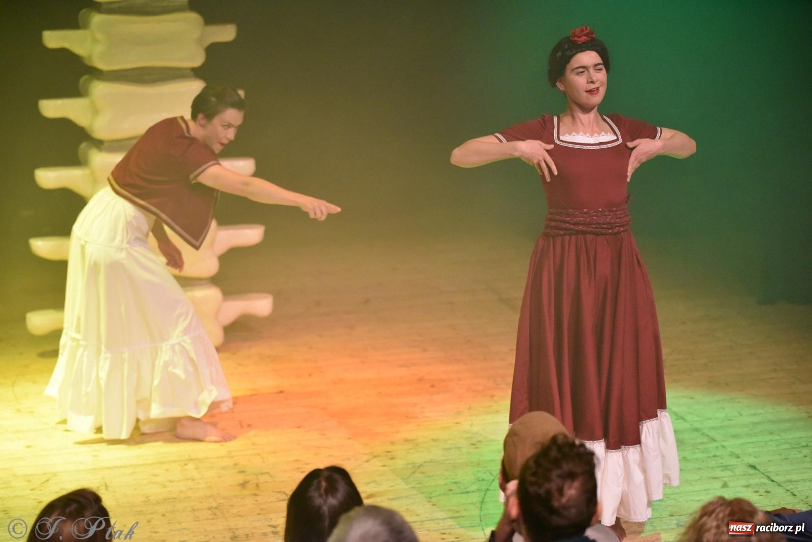 Zdjęcie w galerii na portalu naszraciborz.pl: Frida la Vida! - spektakl inspirowany życiem Fridy Kahlo na deskach RCK wiadomości z regionu