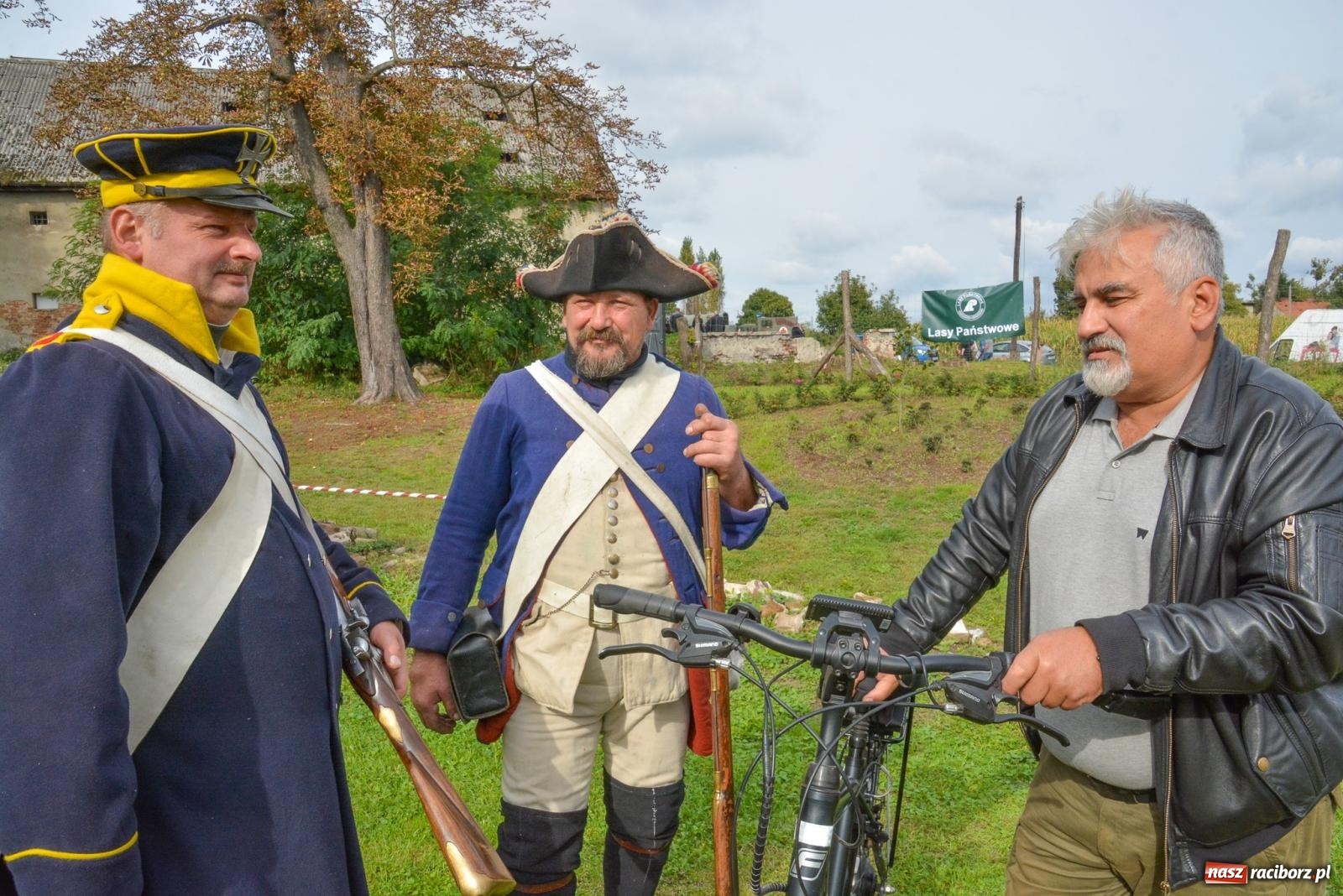 Zdjęcie w galerii na portalu naszraciborz.pl: Piknik militarny w Sławikowie. Wiktoria wjechała czołgiem T-55 [FOTO i WIDEO] wiadomości z regionu