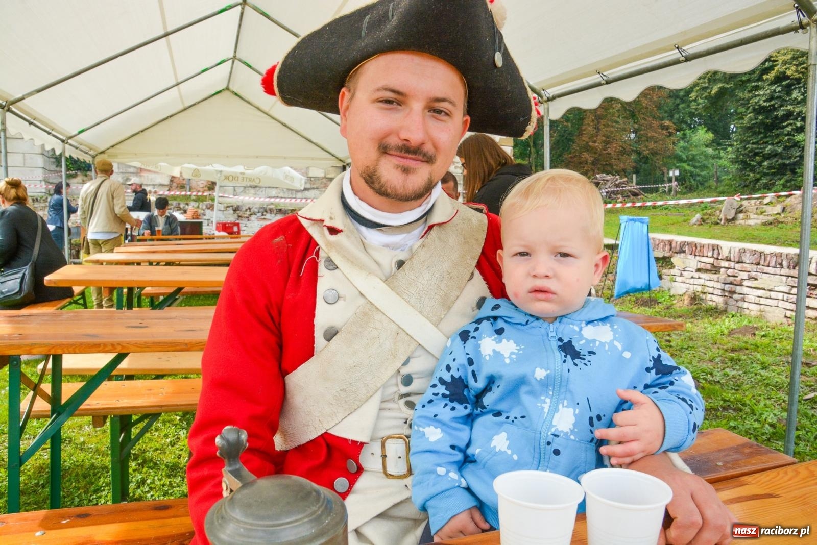 Zdjęcie w galerii na portalu naszraciborz.pl: Piknik militarny w Sławikowie. Wiktoria wjechała czołgiem T-55 [FOTO i WIDEO] wiadomości z regionu