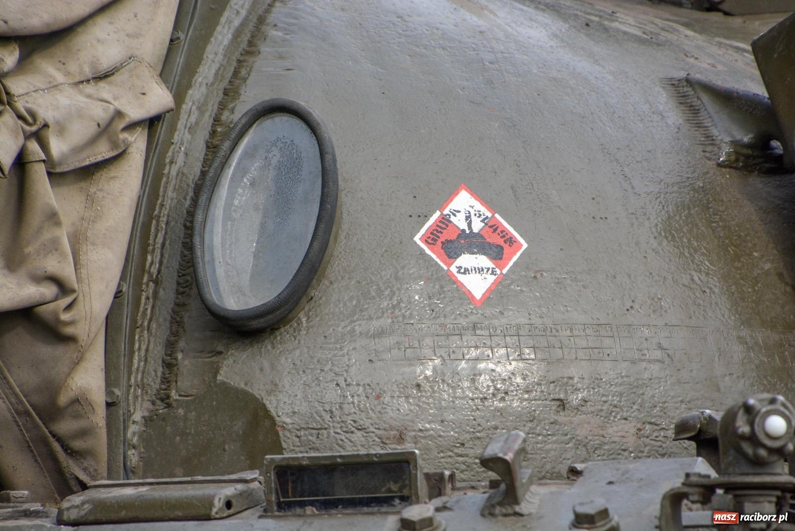 Zdjęcie w galerii na portalu naszraciborz.pl: Piknik militarny w Sławikowie. Wiktoria wjechała czołgiem T-55 [FOTO i WIDEO] wiadomości z regionu