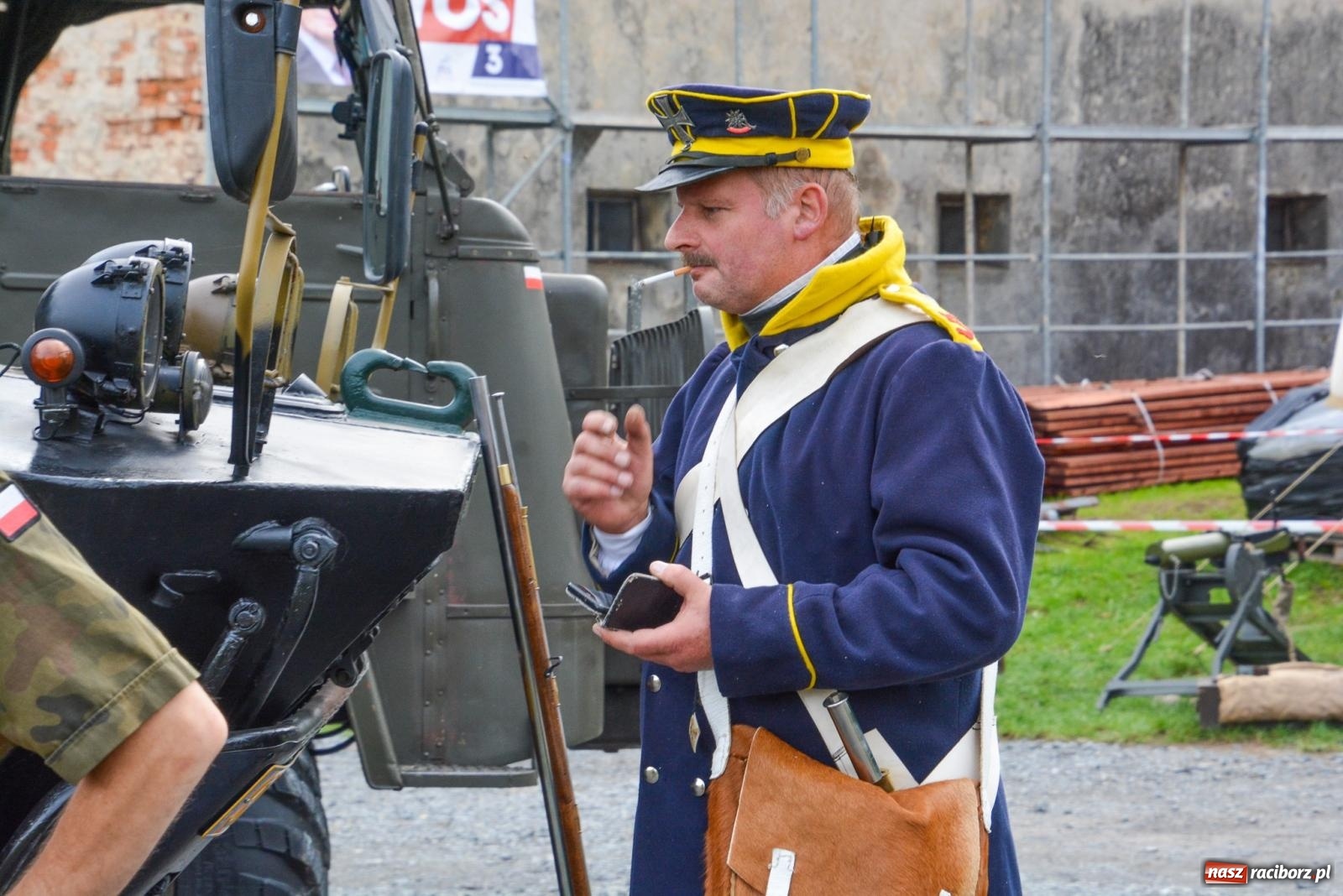 Zdjęcie w galerii na portalu naszraciborz.pl: Piknik militarny w Sławikowie. Wiktoria wjechała czołgiem T-55 [FOTO i WIDEO] wiadomości z regionu