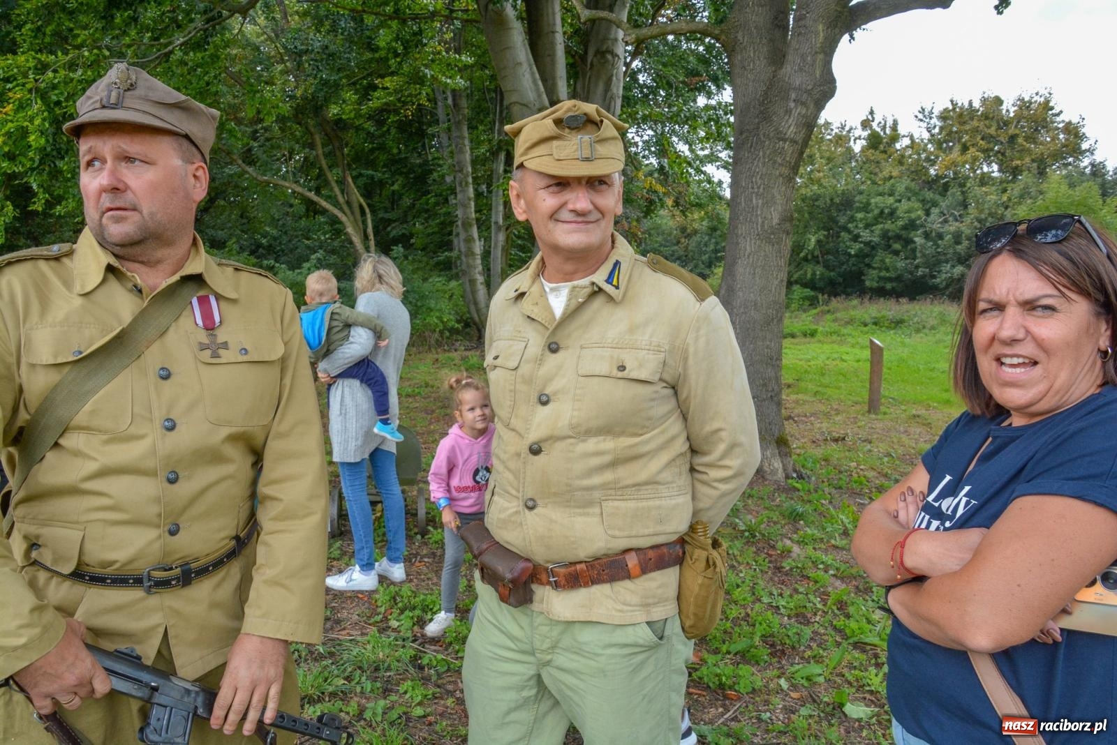 Zdjęcie w galerii na portalu naszraciborz.pl: Piknik militarny w Sławikowie. Wiktoria wjechała czołgiem T-55 [FOTO i WIDEO] wiadomości z regionu