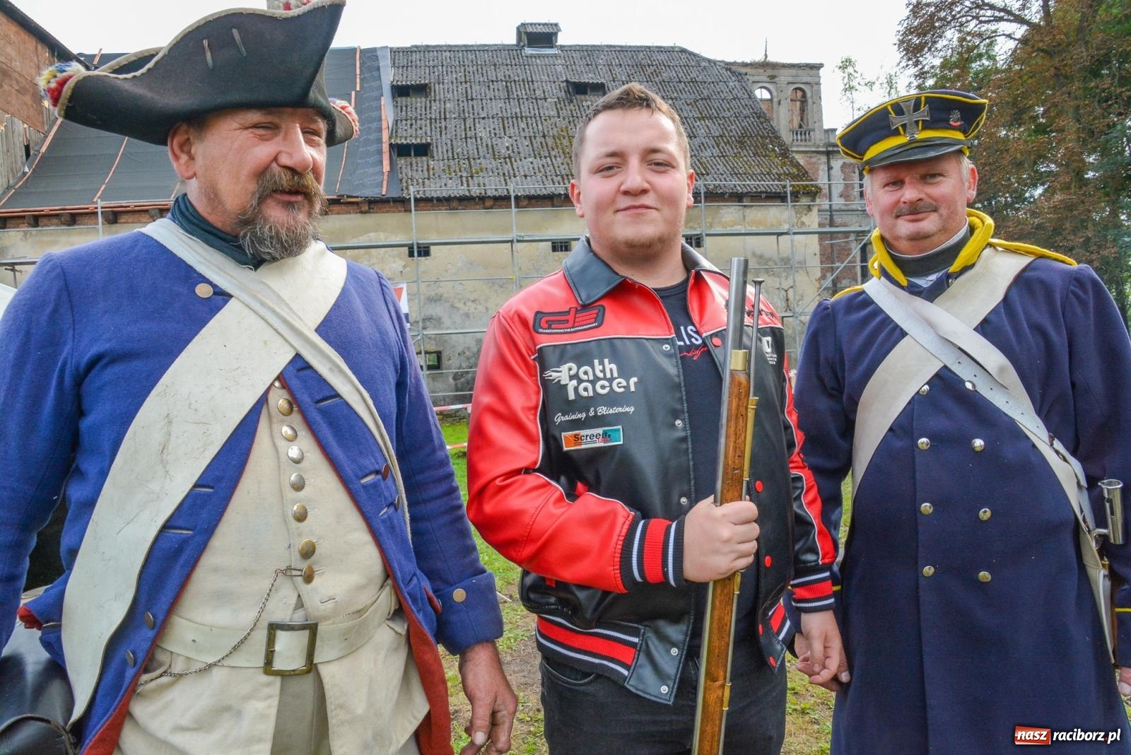 Zdjęcie w galerii na portalu naszraciborz.pl: Piknik militarny w Sławikowie. Wiktoria wjechała czołgiem T-55 [FOTO i WIDEO] wiadomości z regionu