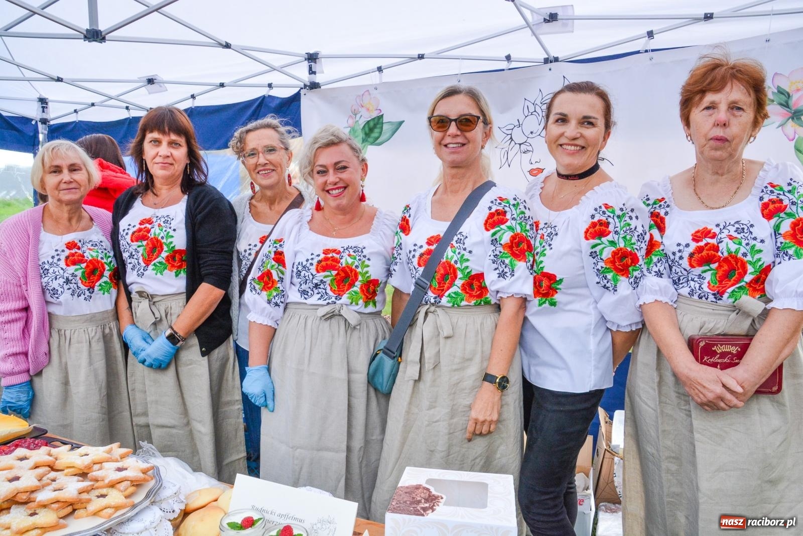 Zdjęcie w galerii na portalu naszraciborz.pl: Piknik militarny w Sławikowie. Wiktoria wjechała czołgiem T-55 [FOTO i WIDEO] wiadomości z regionu