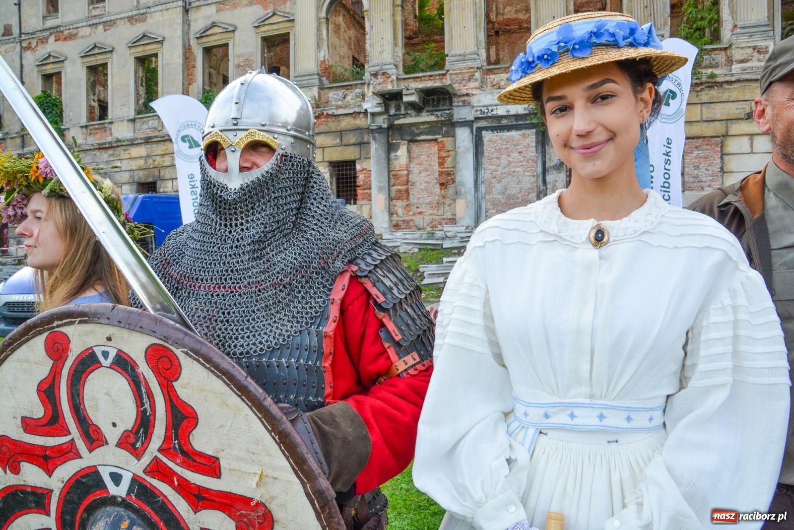 Zdjęcie w galerii na portalu naszraciborz.pl: Piknik militarny w Sławikowie. Wiktoria wjechała czołgiem T-55 [FOTO i WIDEO] wiadomości z regionu