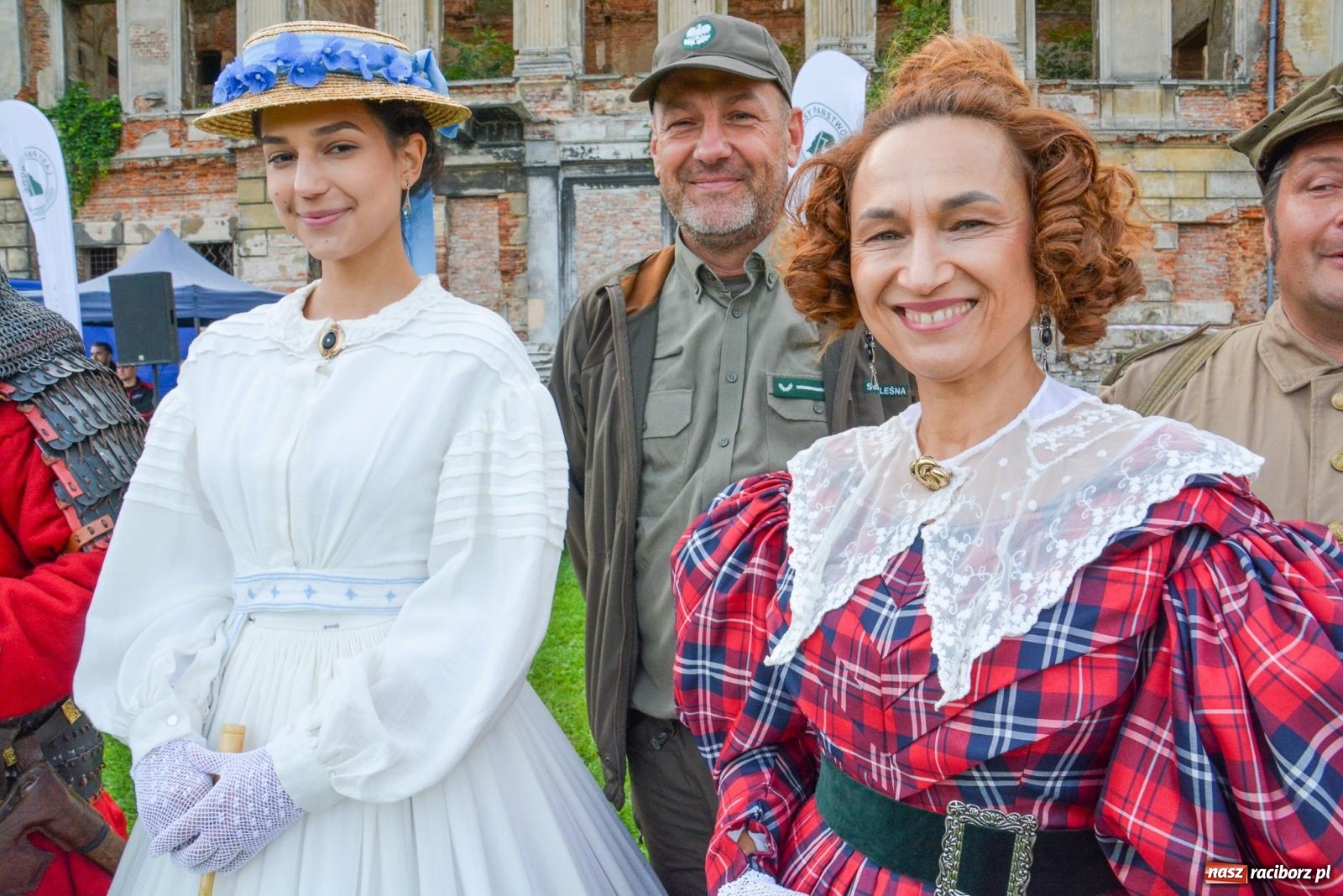 Zdjęcie w galerii na portalu naszraciborz.pl: Piknik militarny w Sławikowie. Wiktoria wjechała czołgiem T-55 [FOTO i WIDEO] wiadomości z regionu