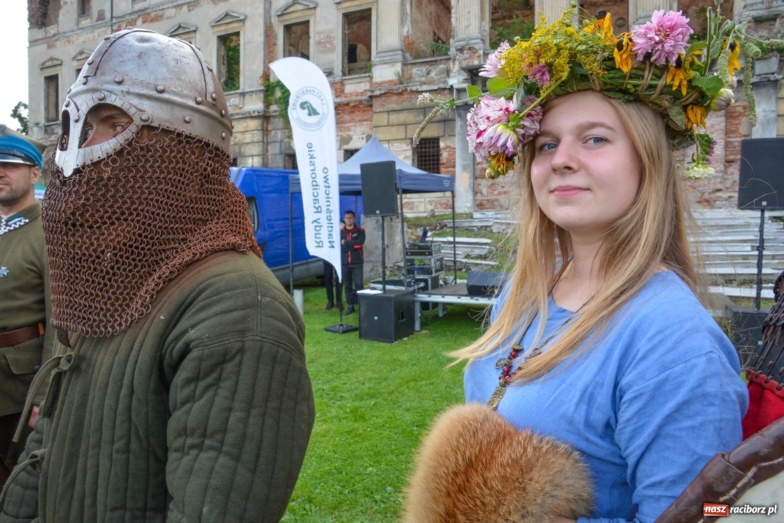 Zdjęcie w galerii na portalu naszraciborz.pl: Piknik militarny w Sławikowie. Wiktoria wjechała czołgiem T-55 [FOTO i WIDEO] wiadomości z regionu