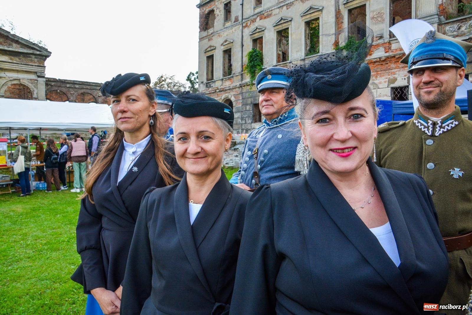 Zdjęcie w galerii na portalu naszraciborz.pl: Piknik militarny w Sławikowie. Wiktoria wjechała czołgiem T-55 [FOTO i WIDEO] wiadomości z regionu