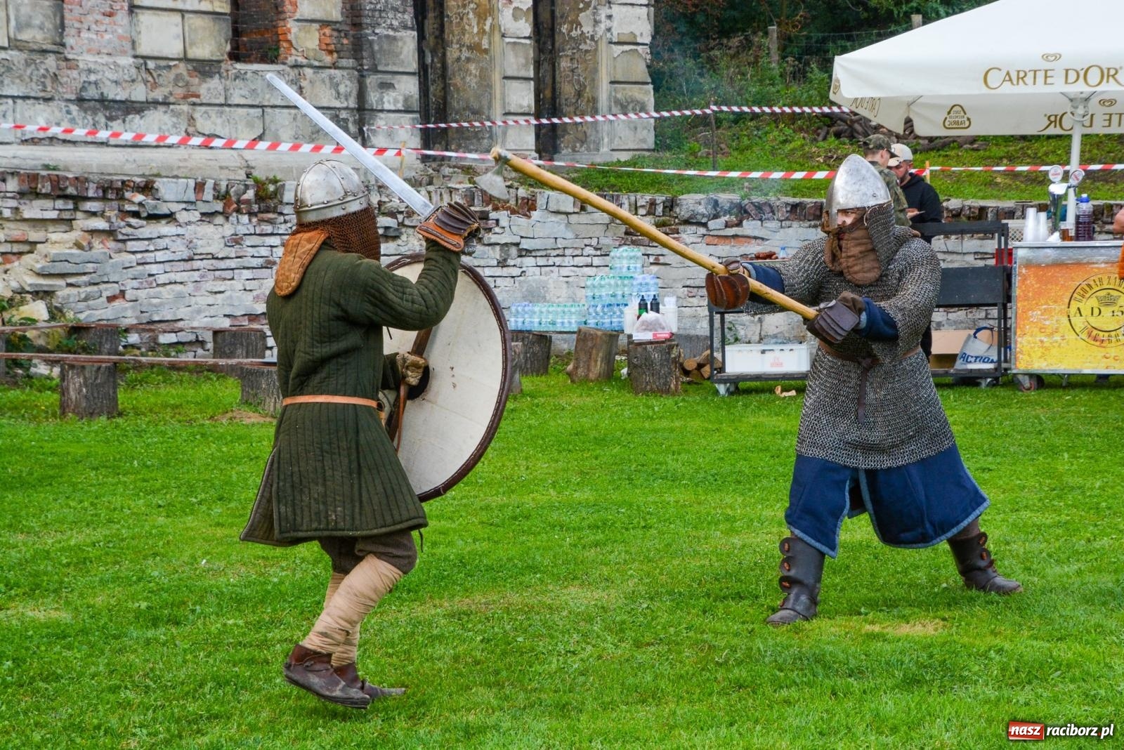 Zdjęcie w galerii na portalu naszraciborz.pl: Piknik militarny w Sławikowie. Wiktoria wjechała czołgiem T-55 [FOTO i WIDEO] wiadomości z regionu
