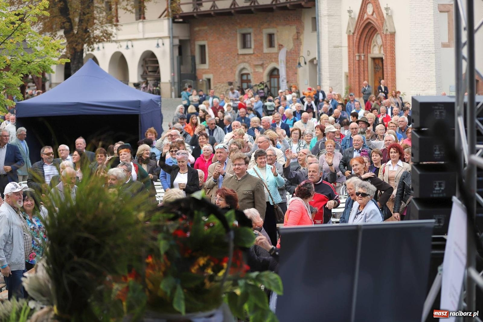 Zdjęcie w galerii na portalu naszraciborz.pl: Na raciborskim zamku odbył się Festiwal Kultury Niemieckiej wiadomości z regionu