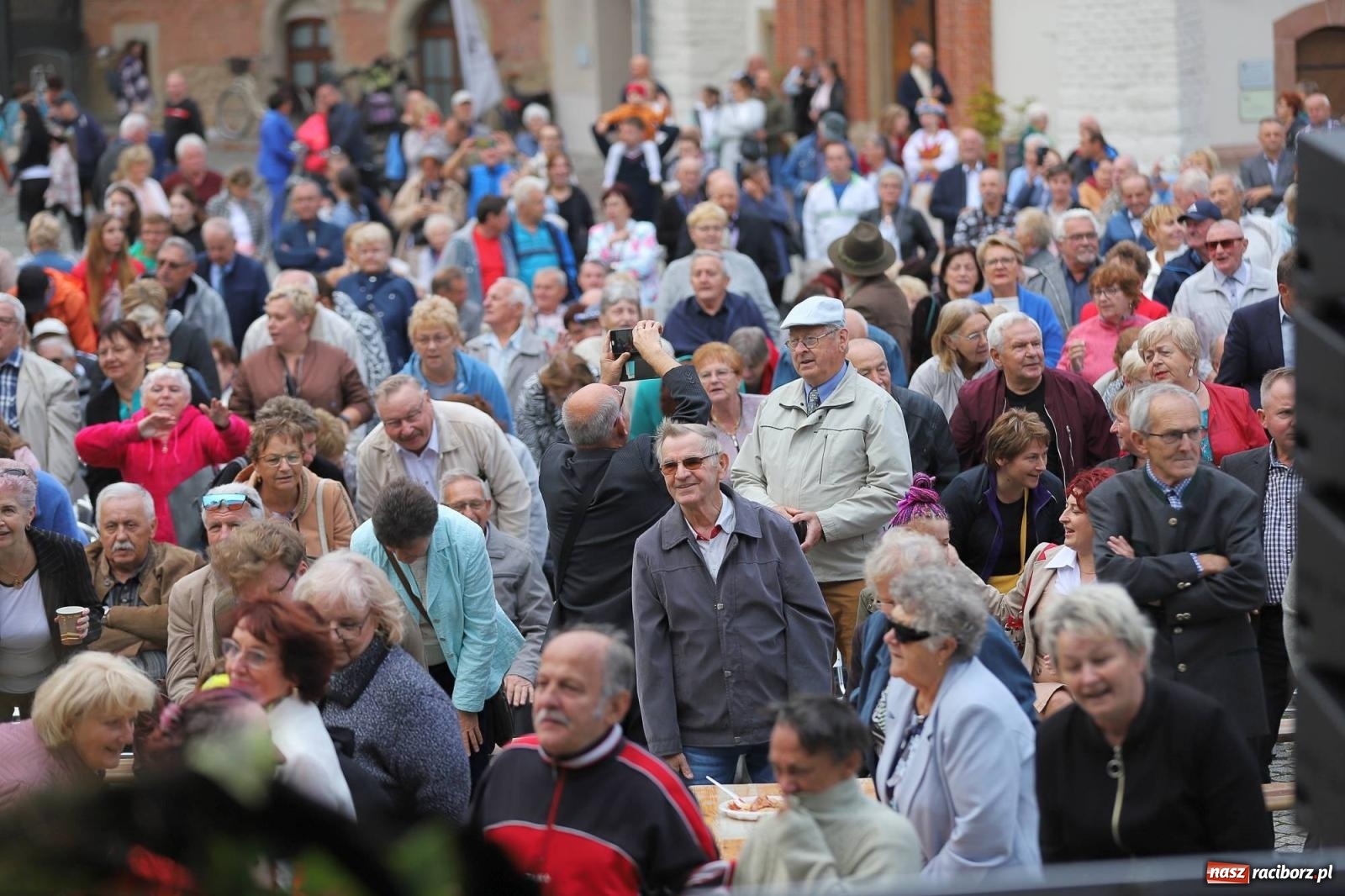 Zdjęcie w galerii na portalu naszraciborz.pl: Na raciborskim zamku odbył się Festiwal Kultury Niemieckiej wiadomości z regionu