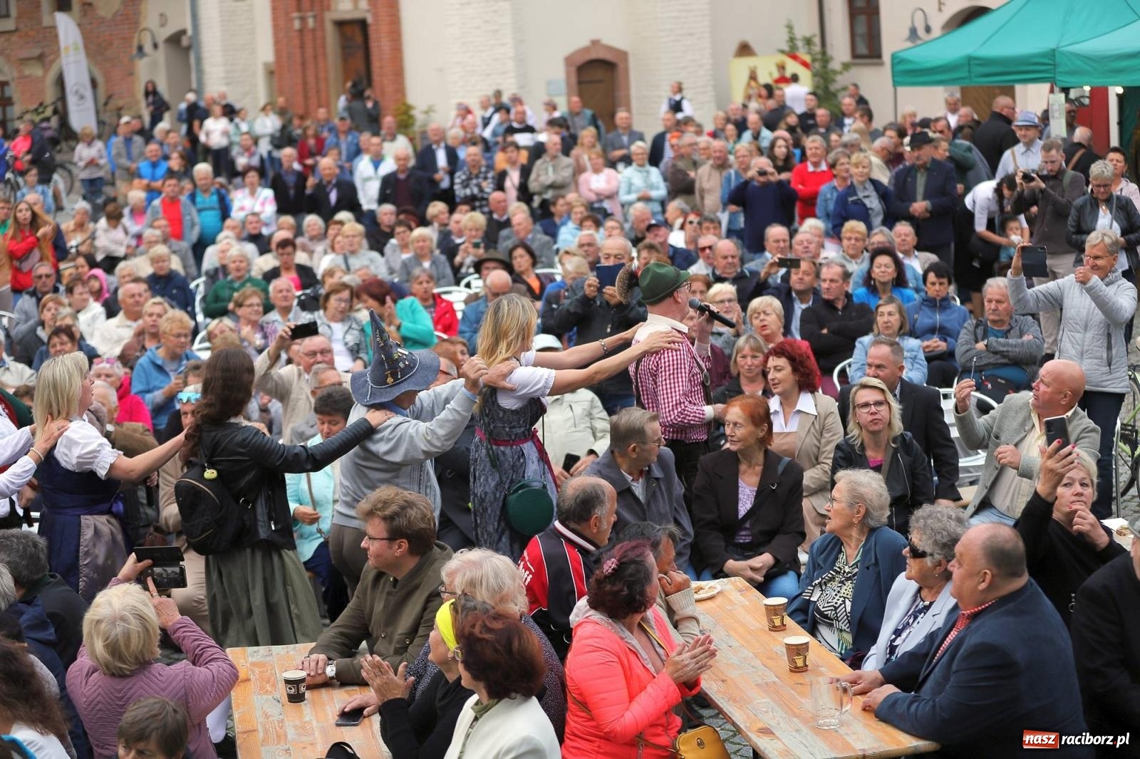 Zdjęcie w galerii na portalu naszraciborz.pl: Na raciborskim zamku odbył się Festiwal Kultury Niemieckiej wiadomości z regionu