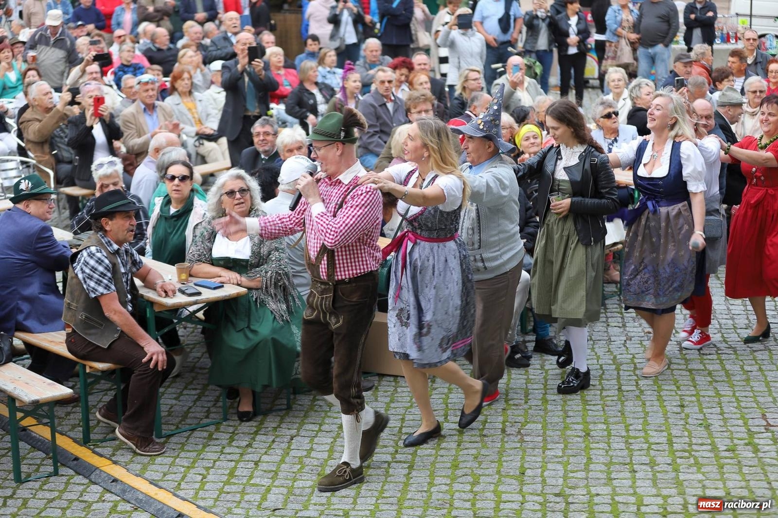 Zdjęcie w galerii na portalu naszraciborz.pl: Na raciborskim zamku odbył się Festiwal Kultury Niemieckiej wiadomości z regionu