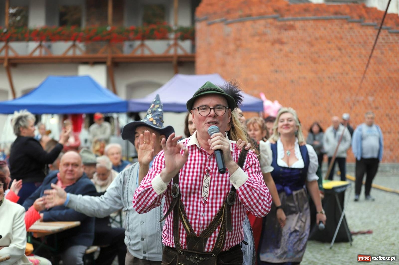 Zdjęcie w galerii na portalu naszraciborz.pl: Na raciborskim zamku odbył się Festiwal Kultury Niemieckiej wiadomości z regionu