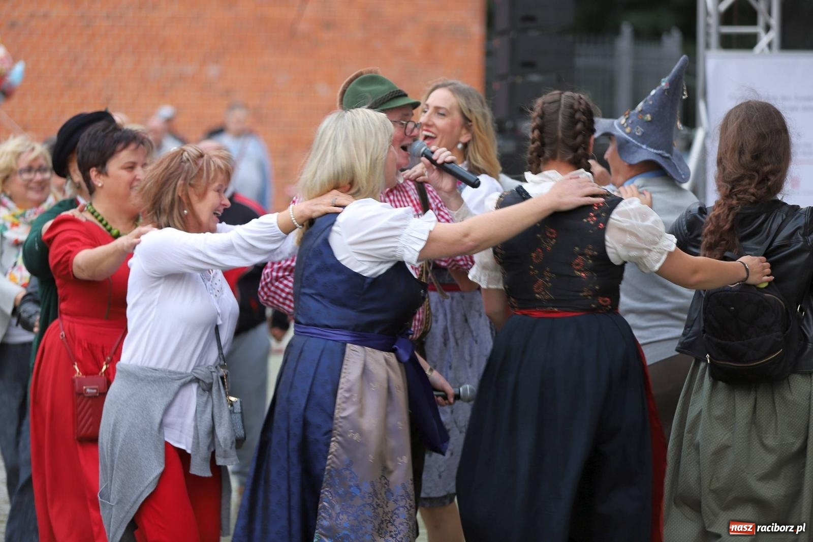 Zdjęcie w galerii na portalu naszraciborz.pl: Na raciborskim zamku odbył się Festiwal Kultury Niemieckiej wiadomości z regionu