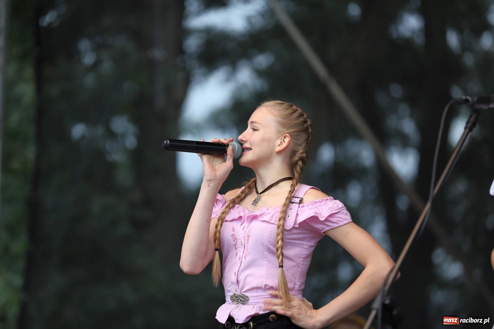 Zdjęcie w galerii na portalu naszraciborz.pl: Na raciborskim zamku odbył się Festiwal Kultury Niemieckiej wiadomości z regionu