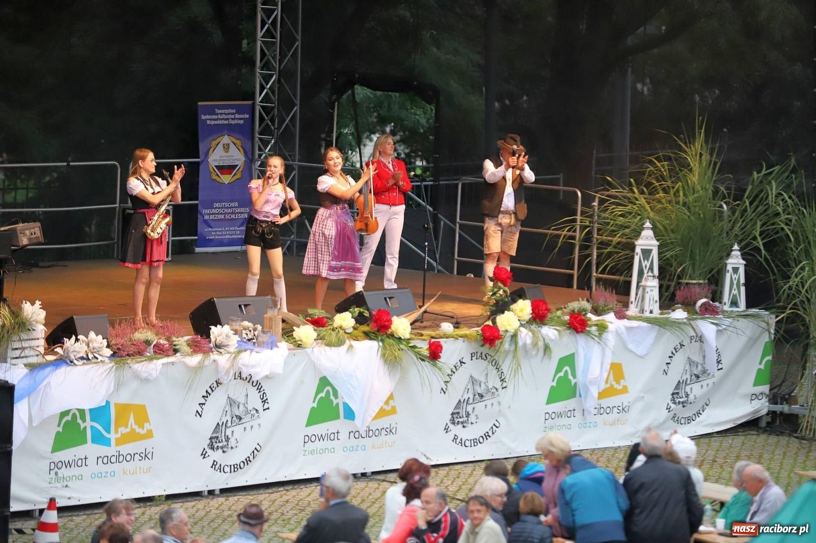 Zdjęcie w galerii na portalu naszraciborz.pl: Na raciborskim zamku odbył się Festiwal Kultury Niemieckiej wiadomości z regionu