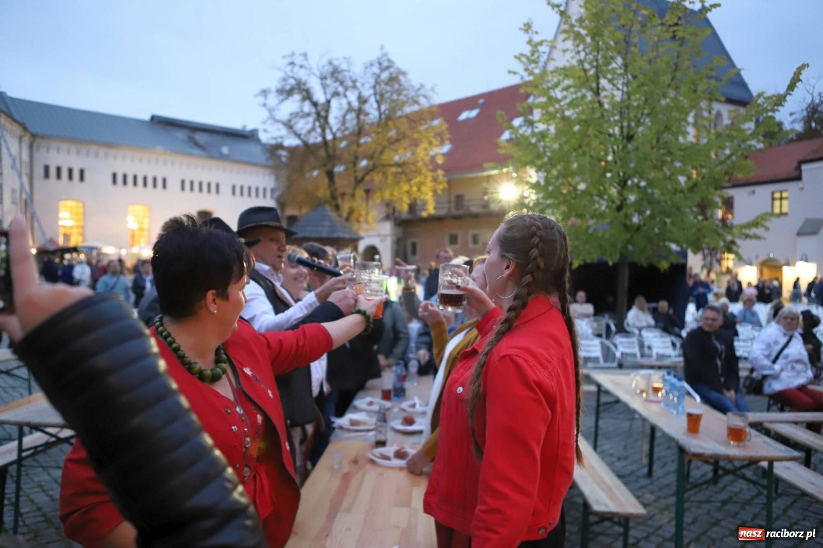 Zdjęcie w galerii na portalu naszraciborz.pl: Na raciborskim zamku odbył się Festiwal Kultury Niemieckiej wiadomości z regionu