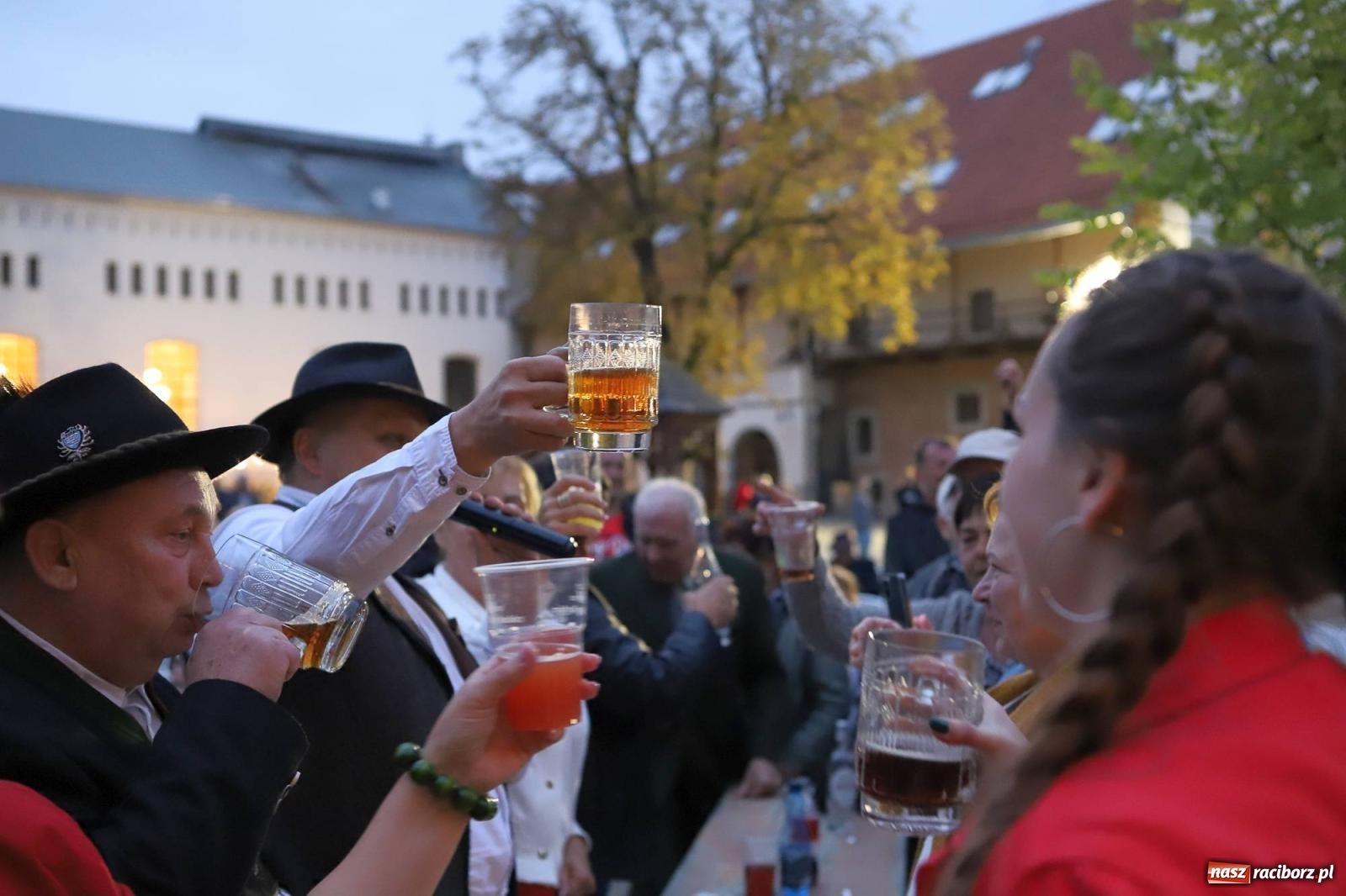 Zdjęcie w galerii na portalu naszraciborz.pl: Na raciborskim zamku odbył się Festiwal Kultury Niemieckiej wiadomości z regionu