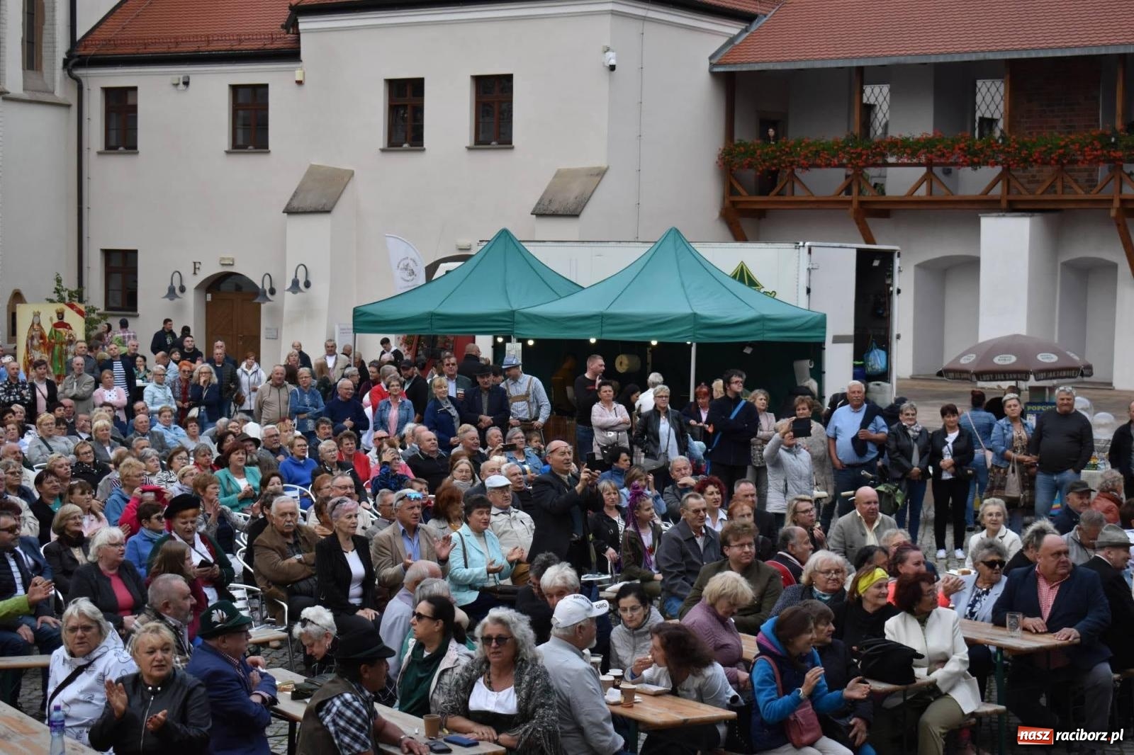 Zdjęcie w galerii na portalu naszraciborz.pl: Na raciborskim zamku odbył się Festiwal Kultury Niemieckiej wiadomości z regionu
