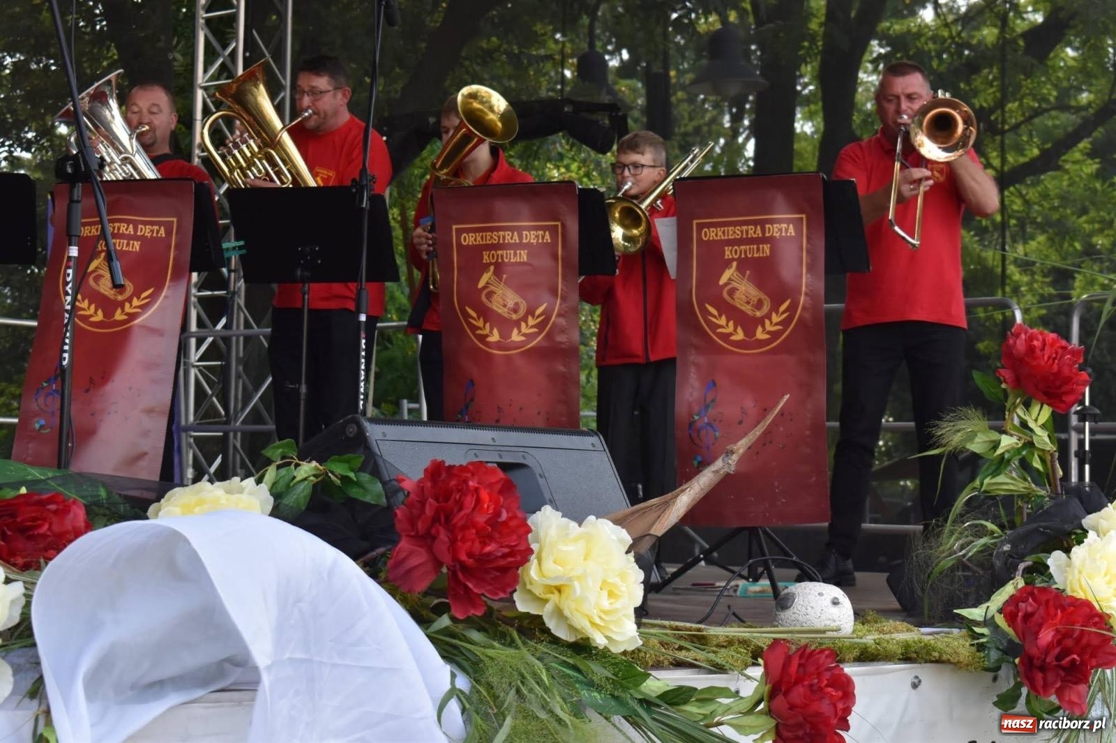 Zdjęcie w galerii na portalu naszraciborz.pl: Na raciborskim zamku odbył się Festiwal Kultury Niemieckiej wiadomości z regionu