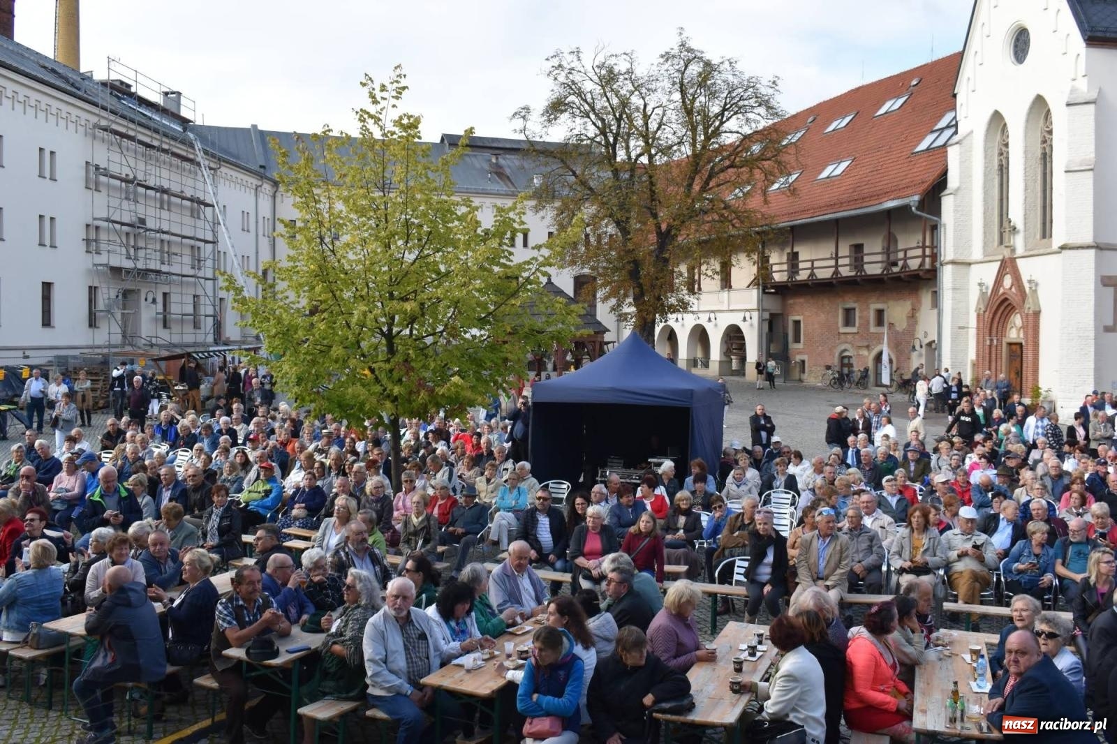 Zdjęcie w galerii na portalu naszraciborz.pl: Na raciborskim zamku odbył się Festiwal Kultury Niemieckiej wiadomości z regionu