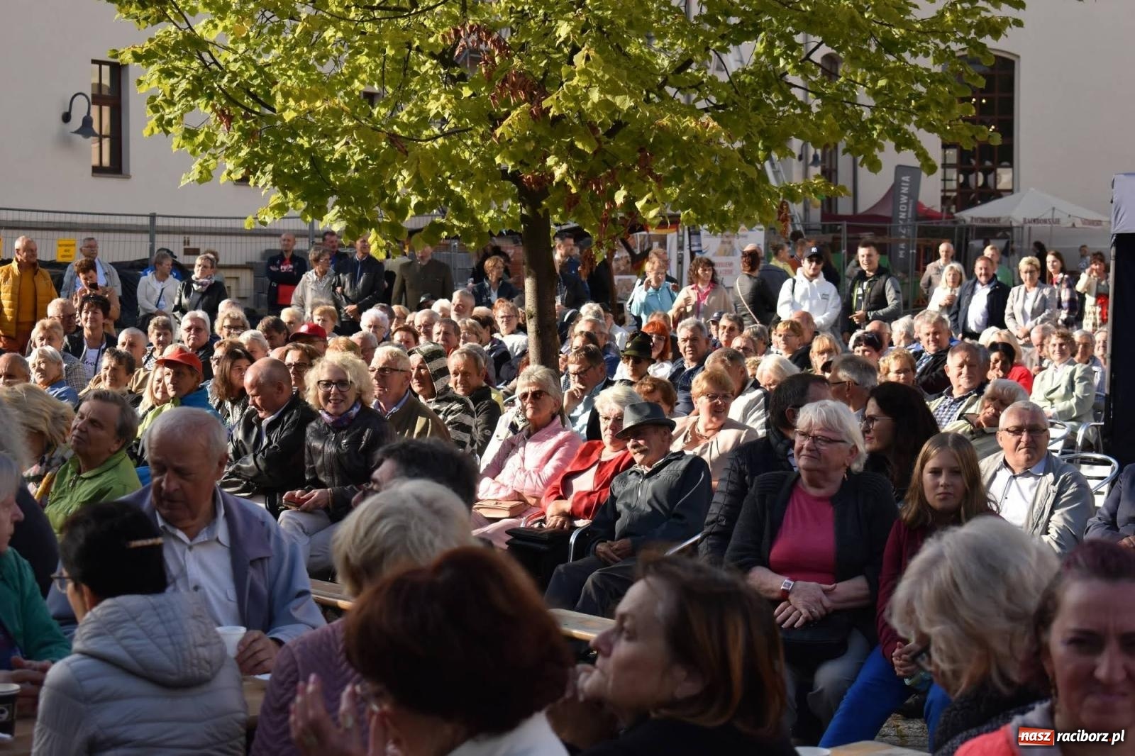 Zdjęcie w galerii na portalu naszraciborz.pl: Na raciborskim zamku odbył się Festiwal Kultury Niemieckiej wiadomości z regionu