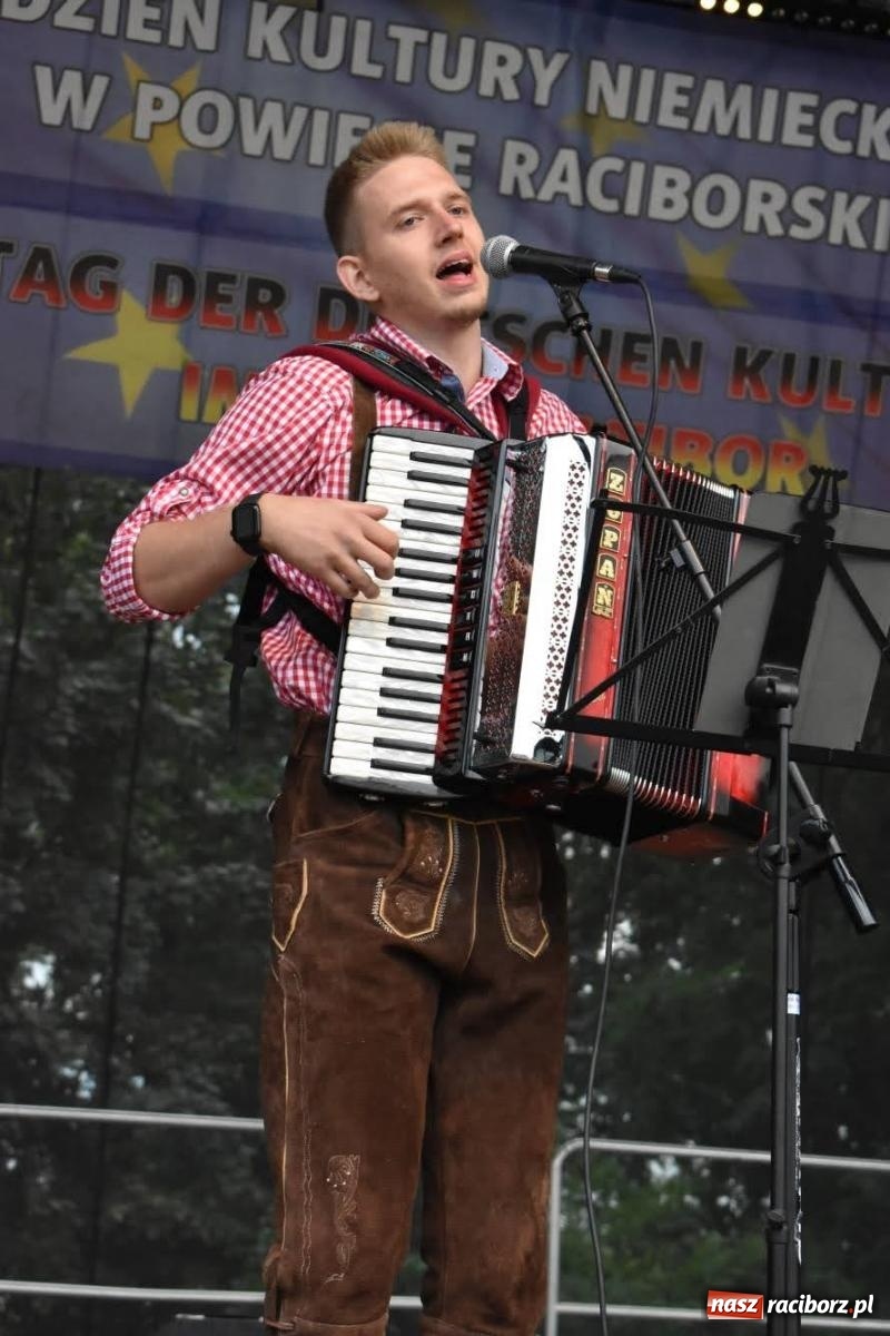Zdjęcie w galerii na portalu naszraciborz.pl: Na raciborskim zamku odbył się Festiwal Kultury Niemieckiej wiadomości z regionu