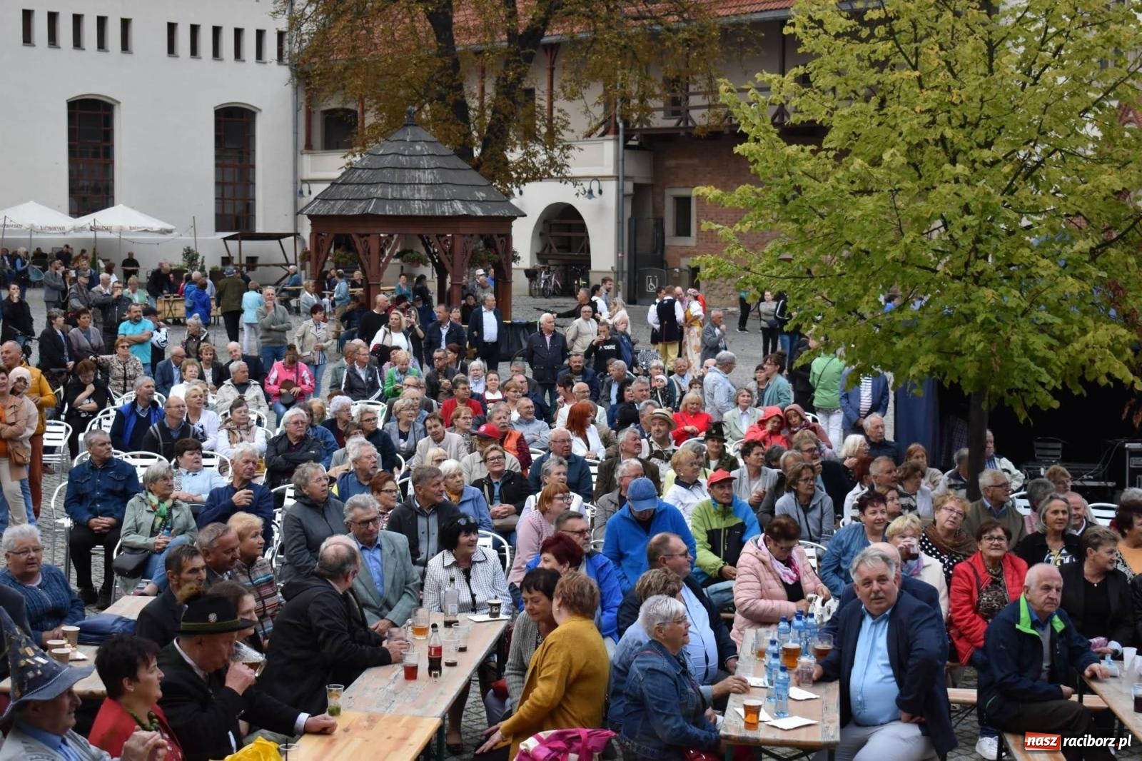 Zdjęcie w galerii na portalu naszraciborz.pl: Na raciborskim zamku odbył się Festiwal Kultury Niemieckiej wiadomości z regionu
