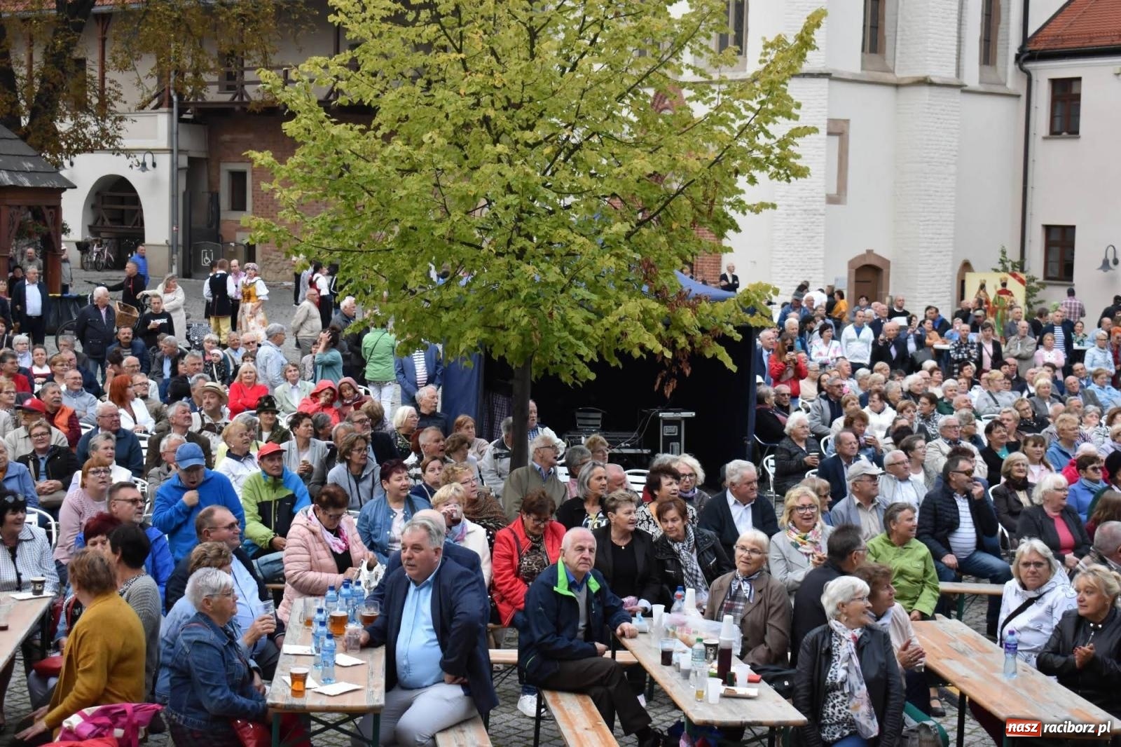 Zdjęcie w galerii na portalu naszraciborz.pl: Na raciborskim zamku odbył się Festiwal Kultury Niemieckiej wiadomości z regionu