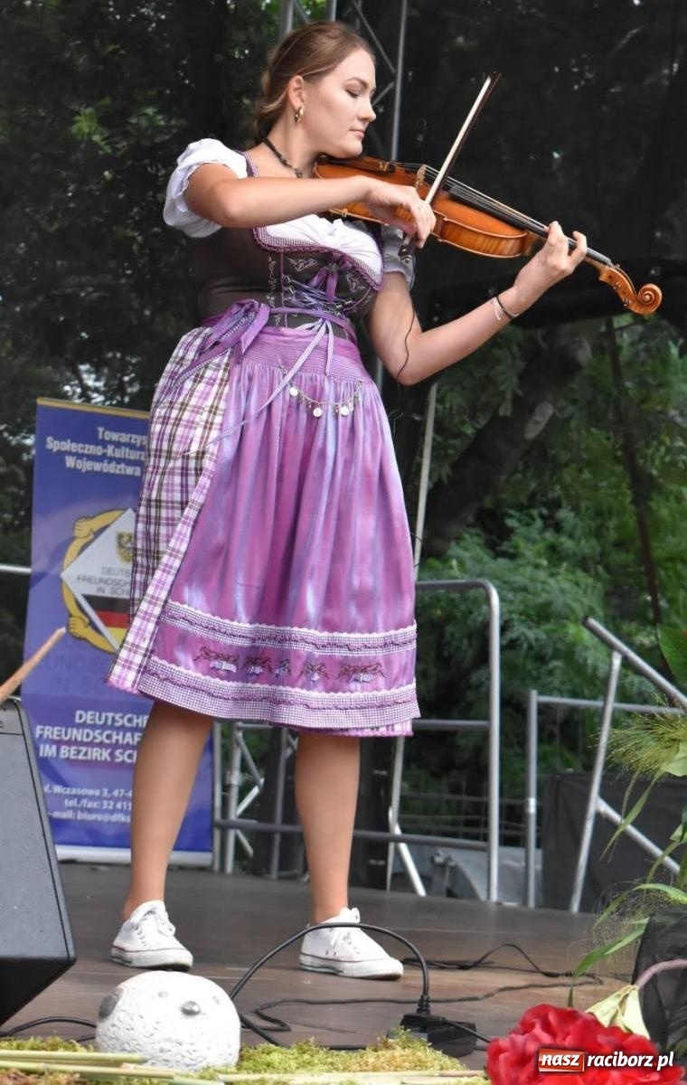 Zdjęcie w galerii na portalu naszraciborz.pl: Na raciborskim zamku odbył się Festiwal Kultury Niemieckiej wiadomości z regionu