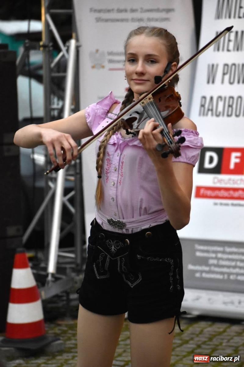 Zdjęcie w galerii na portalu naszraciborz.pl: Na raciborskim zamku odbył się Festiwal Kultury Niemieckiej wiadomości z regionu