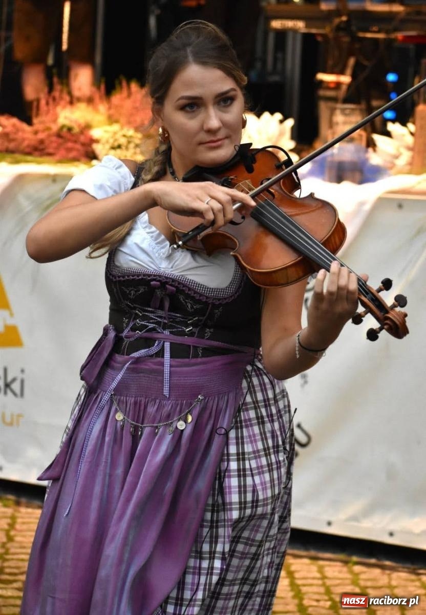 Zdjęcie w galerii na portalu naszraciborz.pl: Na raciborskim zamku odbył się Festiwal Kultury Niemieckiej wiadomości z regionu