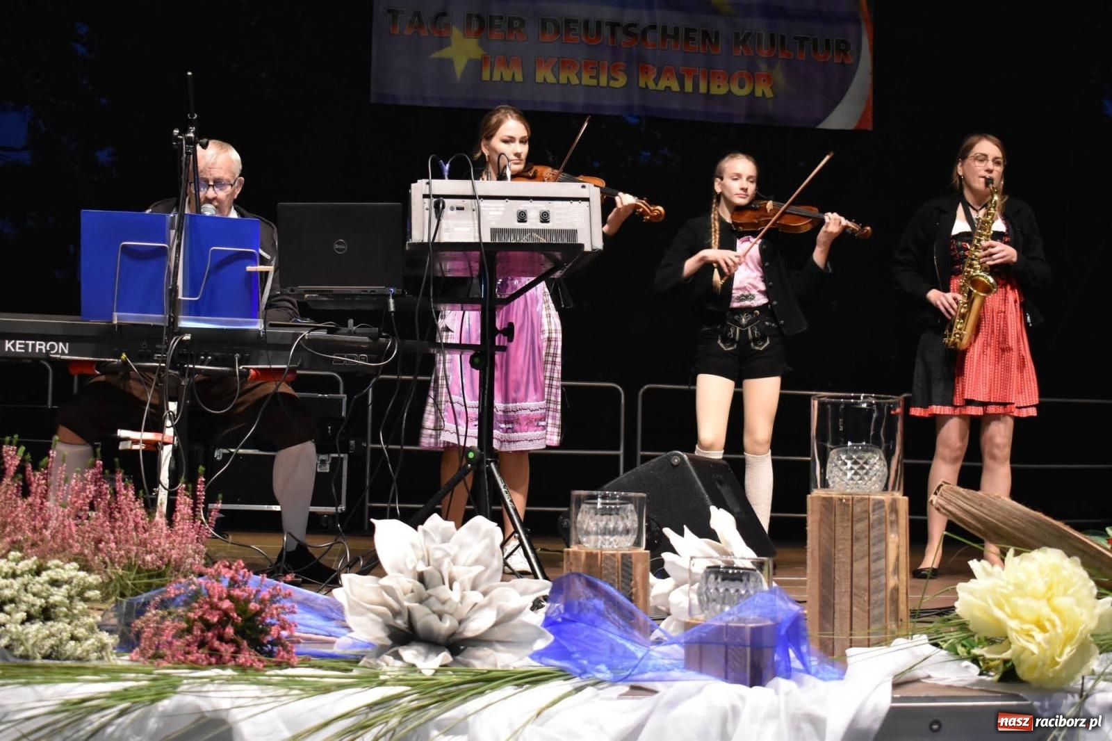 Zdjęcie w galerii na portalu naszraciborz.pl: Na raciborskim zamku odbył się Festiwal Kultury Niemieckiej wiadomości z regionu