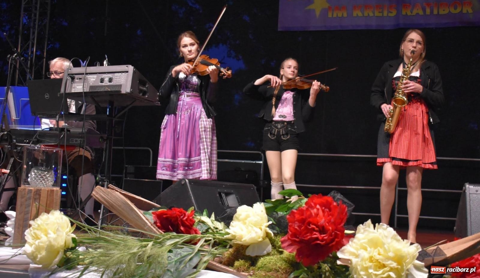 Zdjęcie w galerii na portalu naszraciborz.pl: Na raciborskim zamku odbył się Festiwal Kultury Niemieckiej wiadomości z regionu