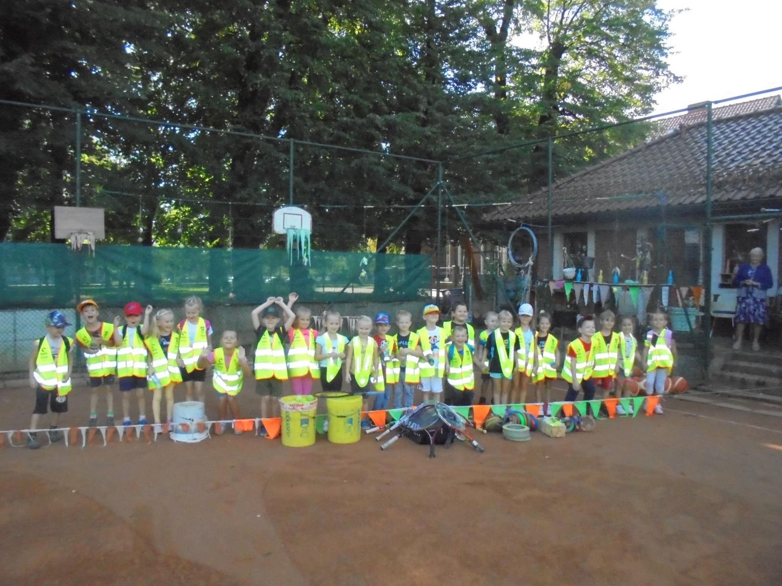 Zdjęcie w galerii na portalu naszraciborz.pl: Krasnoludki z Kochanowskiego poznały tajniki tenisa wiadomości z regionu