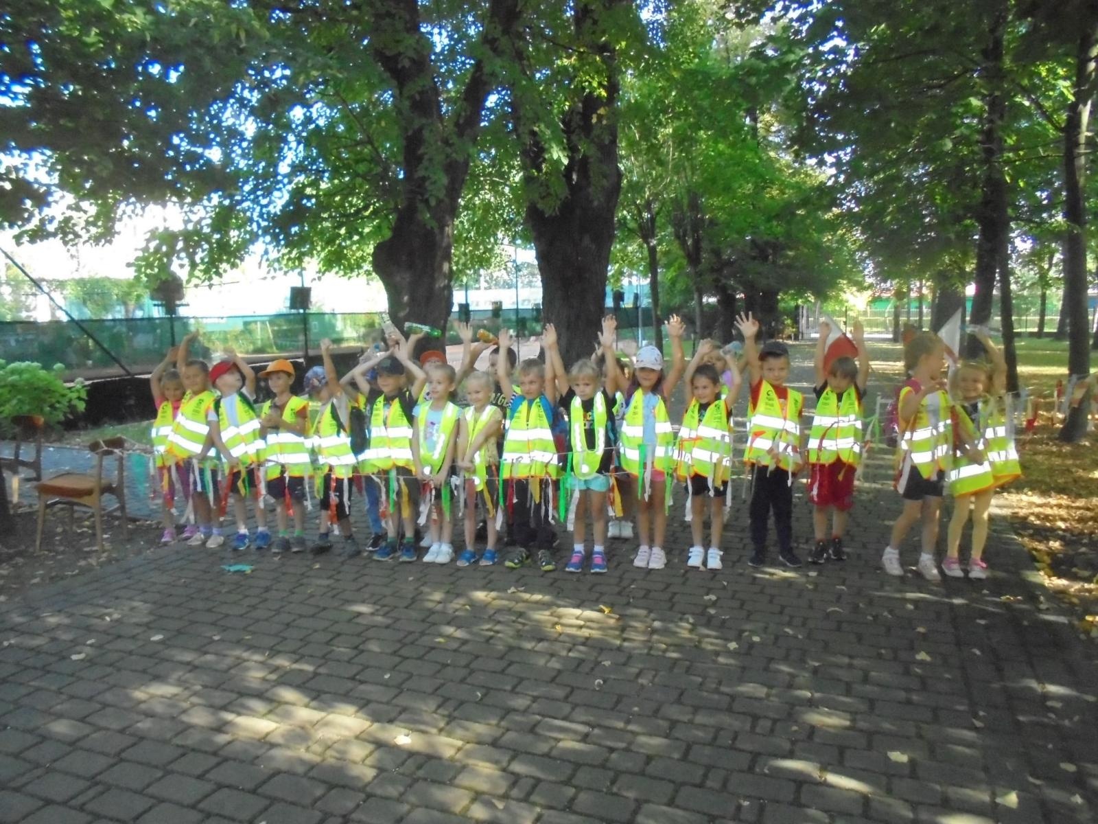 Zdjęcie w galerii na portalu naszraciborz.pl: Krasnoludki z Kochanowskiego poznały tajniki tenisa wiadomości z regionu