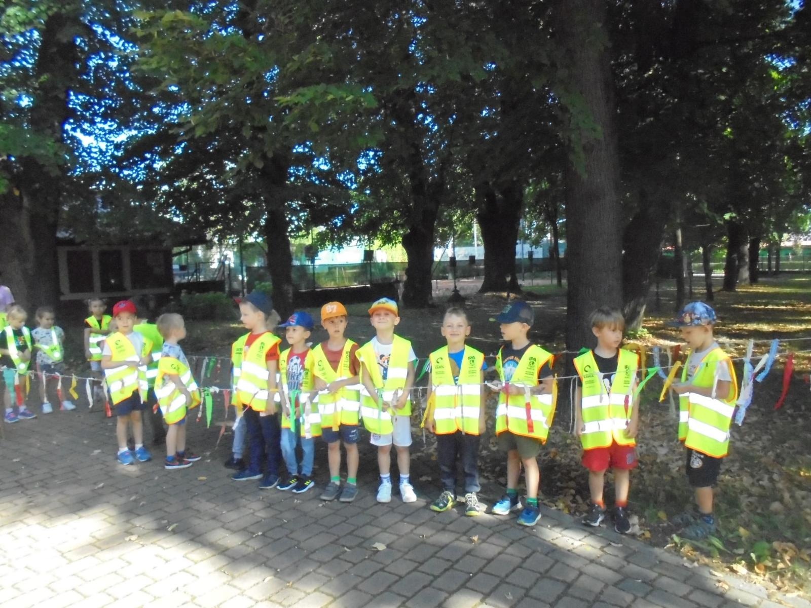 Zdjęcie w galerii na portalu naszraciborz.pl: Krasnoludki z Kochanowskiego poznały tajniki tenisa wiadomości z regionu