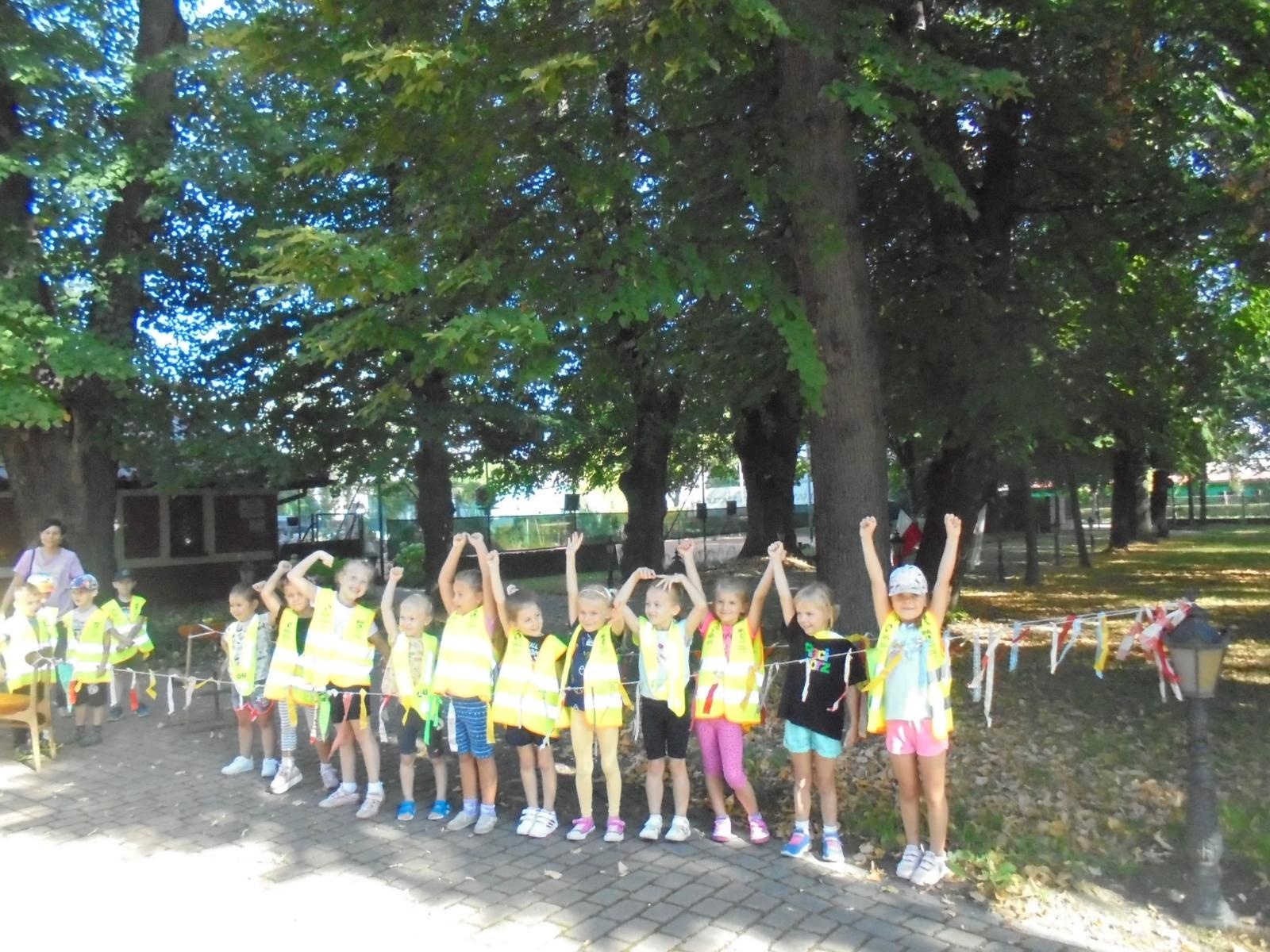 Zdjęcie w galerii na portalu naszraciborz.pl: Krasnoludki z Kochanowskiego poznały tajniki tenisa wiadomości z regionu