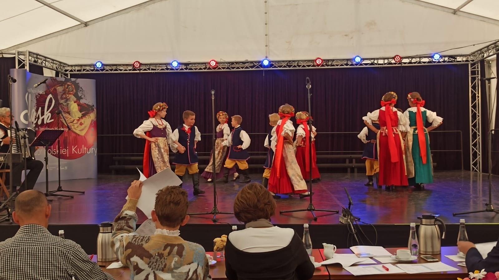 Zdjęcie w galerii na portalu naszraciborz.pl: Mała Strzecha z pierwszym miejscem na Festiwalu Śląskie śpiewanie wiadomości z regionu