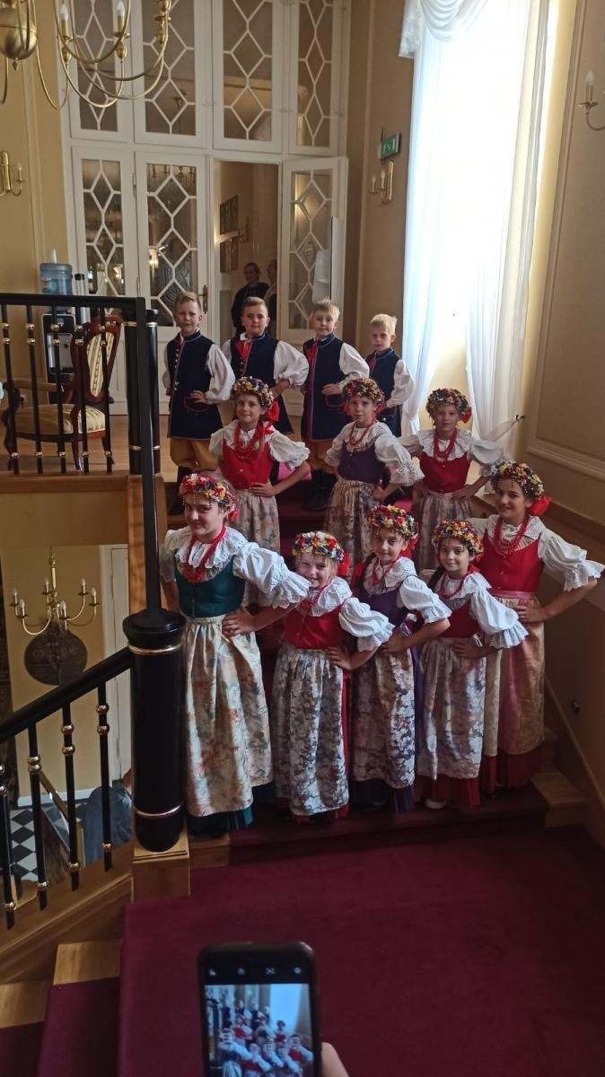 Zdjęcie w galerii na portalu naszraciborz.pl: Mała Strzecha z pierwszym miejscem na Festiwalu Śląskie śpiewanie wiadomości z regionu