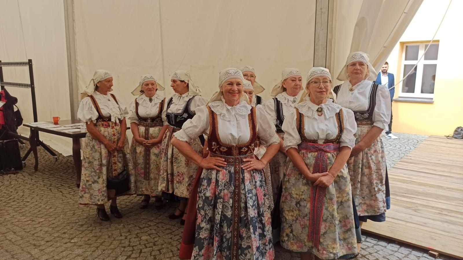 Zdjęcie w galerii na portalu naszraciborz.pl: Mała Strzecha z pierwszym miejscem na Festiwalu Śląskie śpiewanie wiadomości z regionu