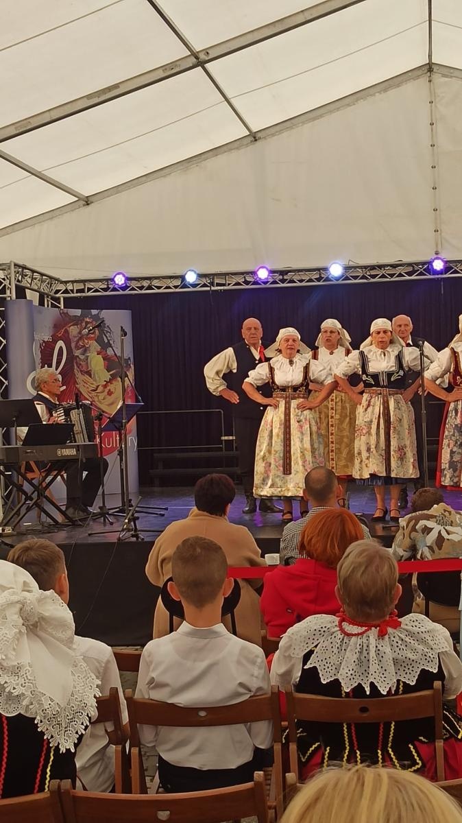 Zdjęcie w galerii na portalu naszraciborz.pl: Mała Strzecha z pierwszym miejscem na Festiwalu Śląskie śpiewanie wiadomości z regionu