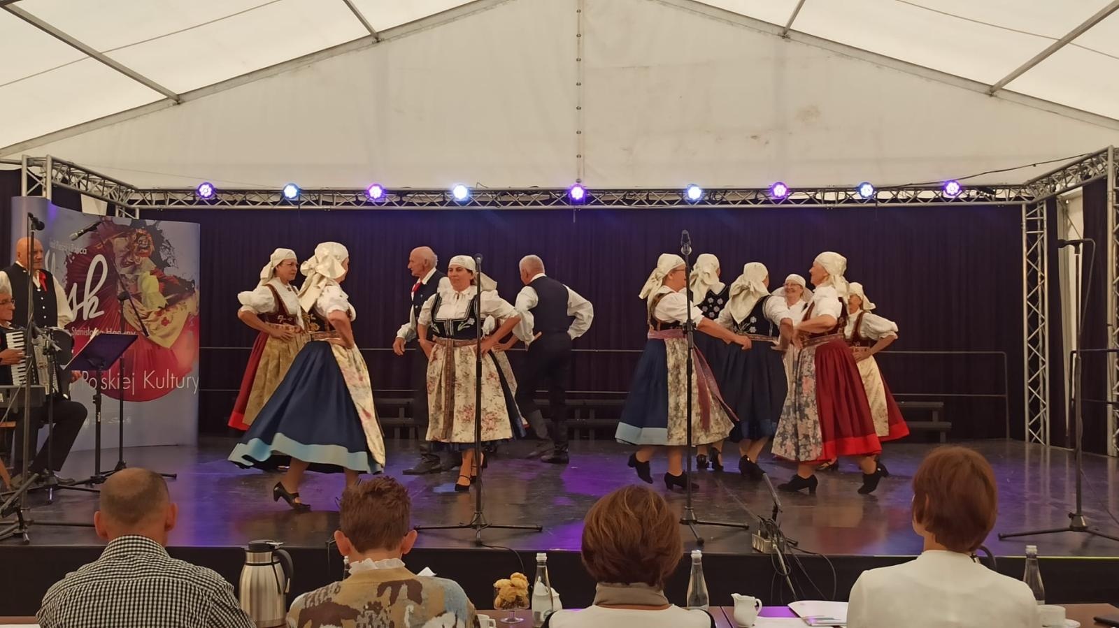 Zdjęcie w galerii na portalu naszraciborz.pl: Mała Strzecha z pierwszym miejscem na Festiwalu Śląskie śpiewanie wiadomości z regionu