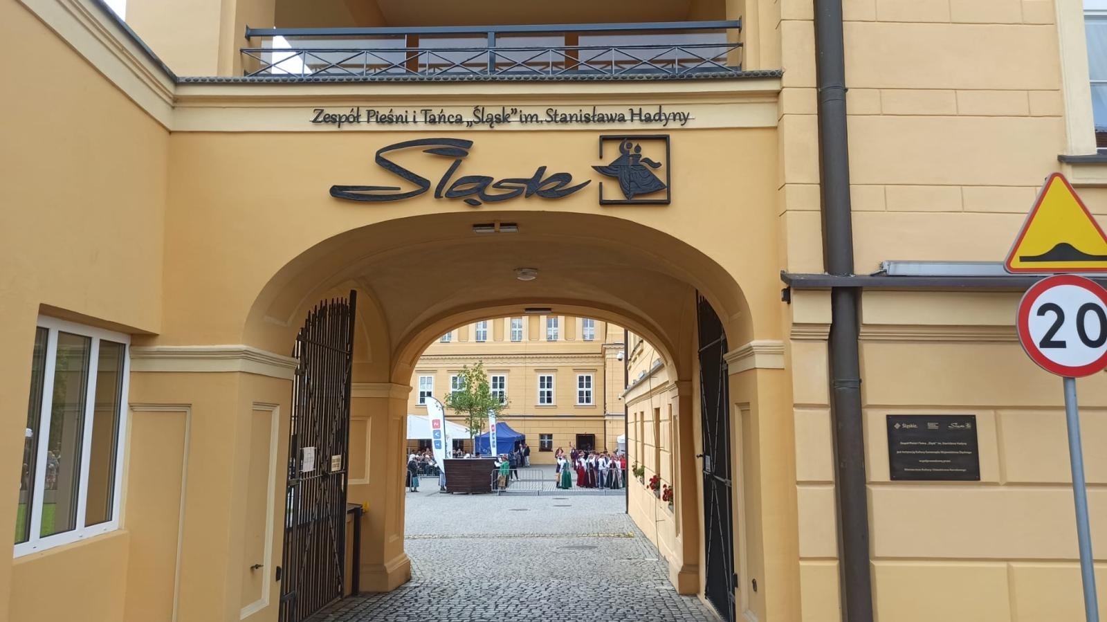 Zdjęcie w galerii na portalu naszraciborz.pl: Mała Strzecha z pierwszym miejscem na Festiwalu Śląskie śpiewanie wiadomości z regionu