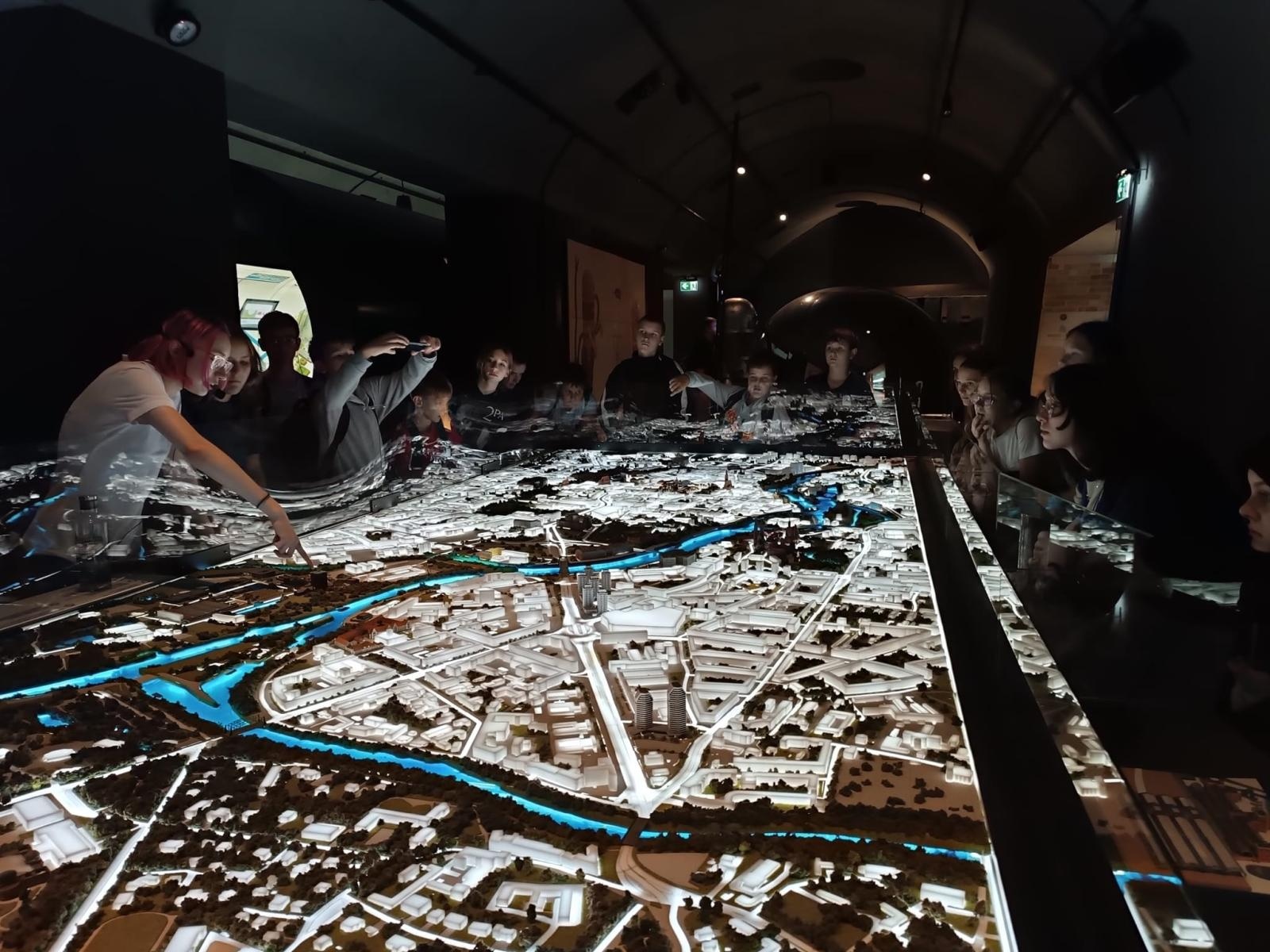 Zdjęcie w galerii na portalu naszraciborz.pl: Uczniowie ZSP3 odkryli tajemnice Wrocławia wiadomości z regionu