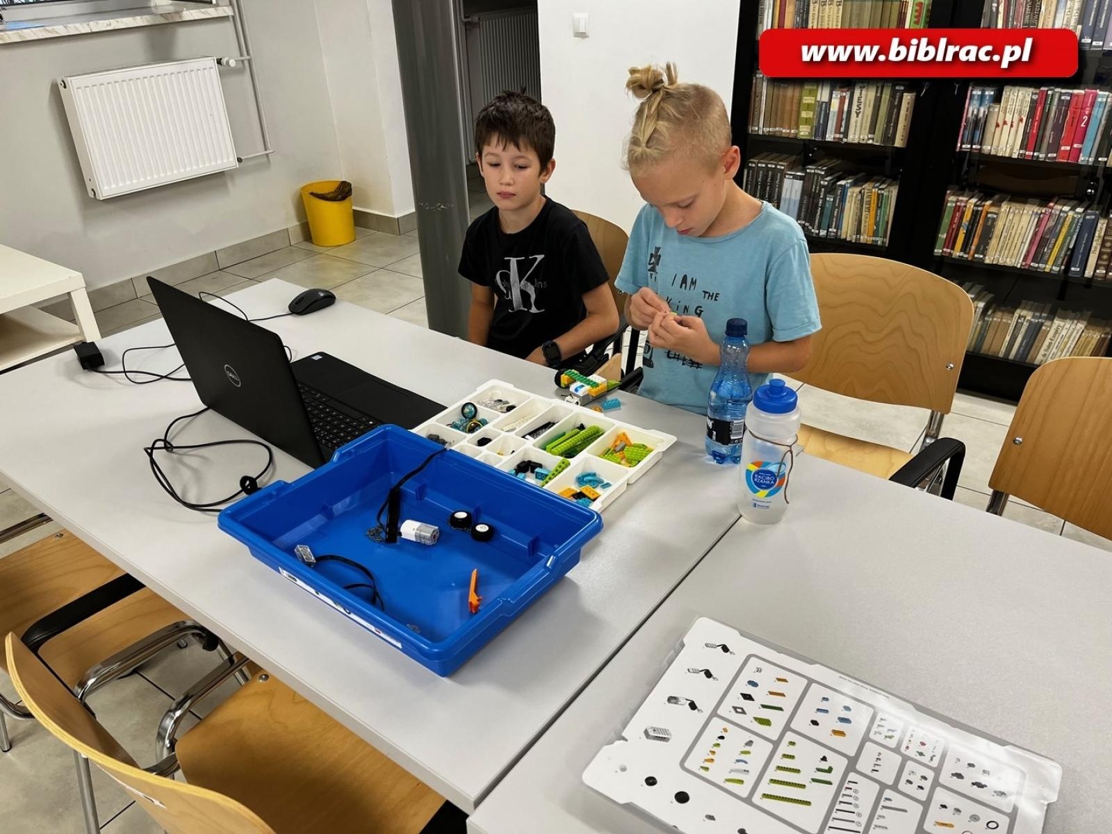 Zdjęcie w galerii na portalu naszraciborz.pl: Pierwsze spotkanie Klubu LEGO w bibliotece wiadomości z regionu
