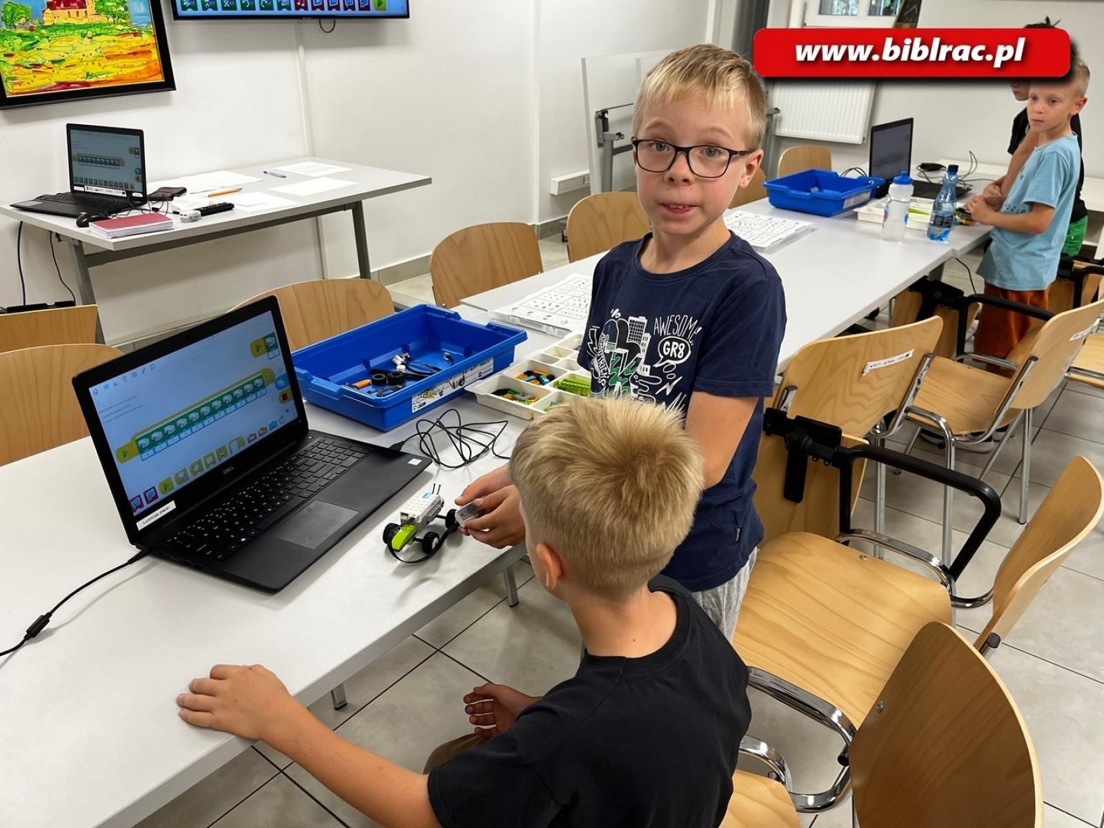 Zdjęcie w galerii na portalu naszraciborz.pl: Pierwsze spotkanie Klubu LEGO w bibliotece wiadomości z regionu