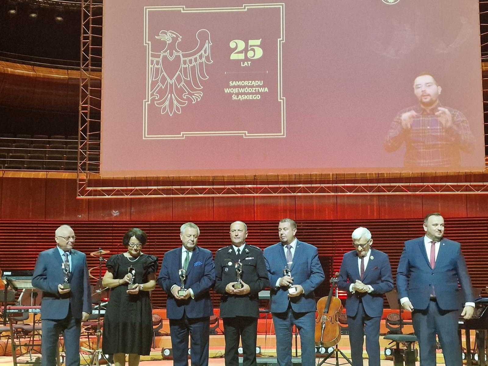 Zdjęcie w galerii na portalu naszraciborz.pl: Super starosta i super wójt. Samorządowcy naszego powiatu na gali 25-lecia Województwa Śląskiego wiadomości z regionu